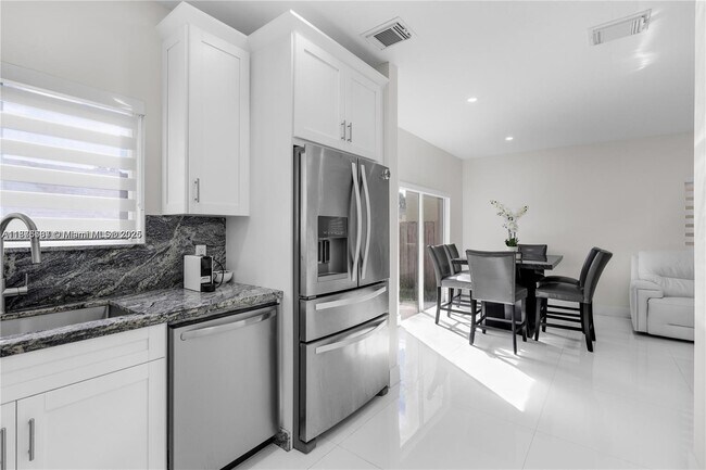 Foto del edificio - 1073 NE 41st Terrace