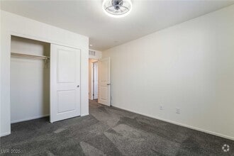 Building Photo - 1906 Arietta Pl