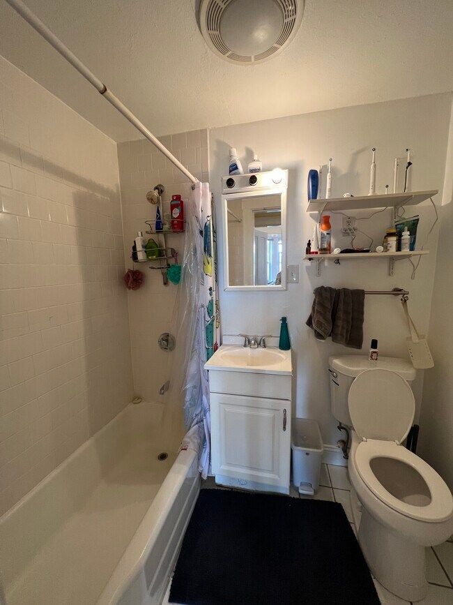 Building Photo - 59 Cedar St