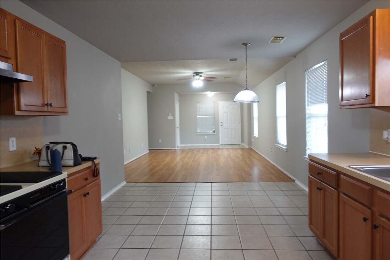 Building Photo - 9123 River Dale Canyon Ln