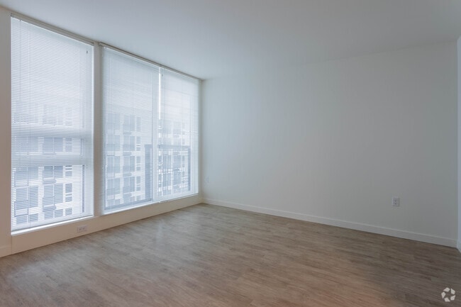 1HAB, 1BA Apartamento - Midtown Square