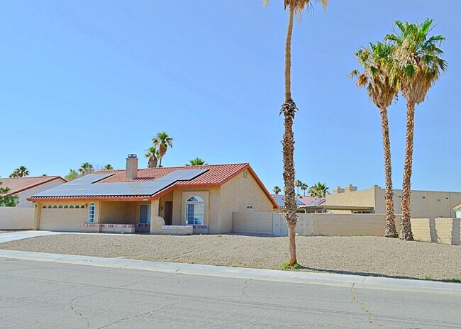 Foto del edificio - Charming 3-Bed, 2-Bath Home. - 1306 Sq Ft of Comfort in Cathedral City!"