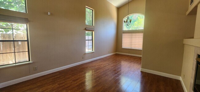 Foto del edificio - Wonderful 3 Bedroom 2.5 Bathroom Home in E...