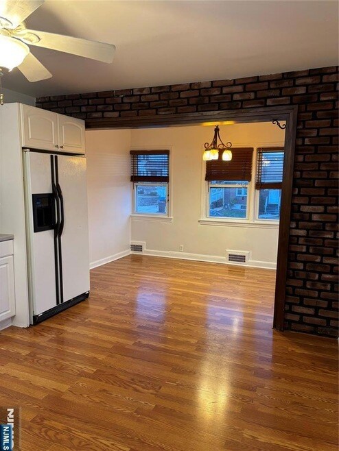 Building Photo - 170 Sunset Ave