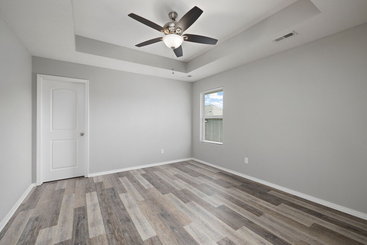 Foto principal - 3 Bedroom Home in Monte Cristo Neighborhood