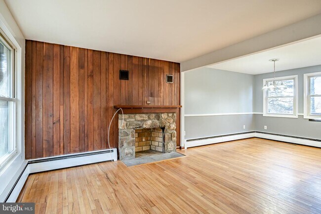 Building Photo - 1816 VALLEY Rd