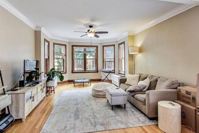 Foto del edificio - 3636 N Claremont Ave