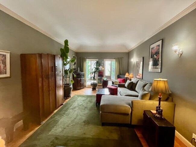 Foto del edificio - Whimsical 2BR/1BA, Outer Parkside Gem and ...
