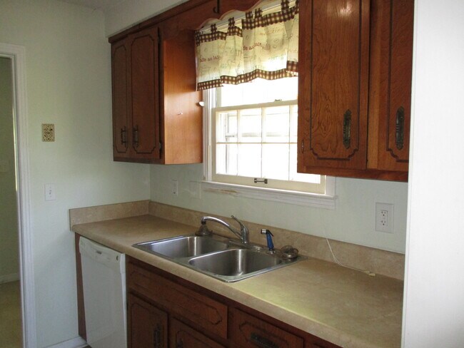 Foto del edificio - 3 Bedroom Pet Friendly Home For Rent!