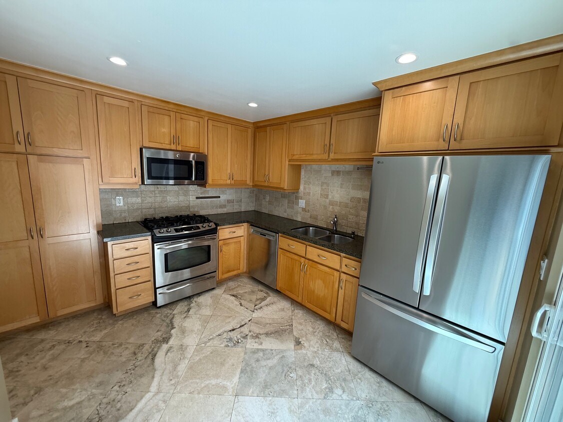 Kitchen - 4955 Del Monte Ave