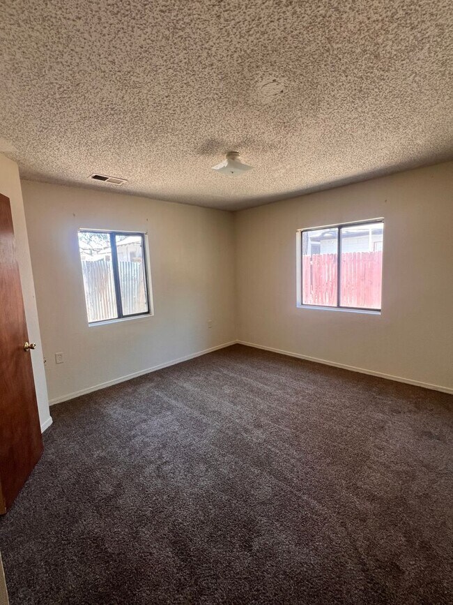 Foto del edificio - HUD Property