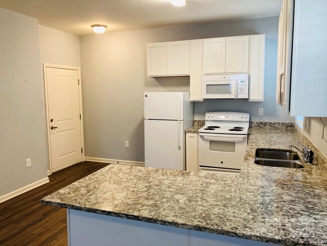 Building Photo - 17905 Delmas Dr