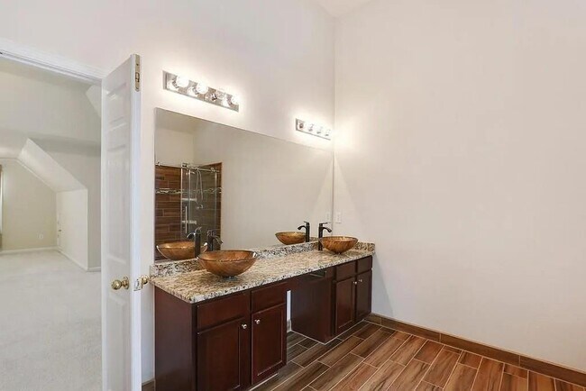 Foto del edificio - 1504 Longmont Dr