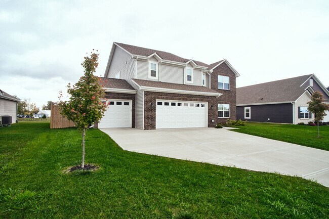 Foto del edificio - 5 Bedroom, 3 Full Bath in Fortville!
