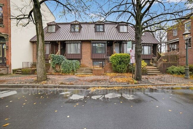 Building Photo - 105 Jackson St