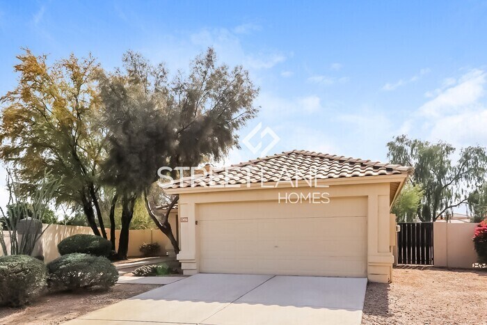 Primary Photo - REDUCED- Charming 3 Bedroom in Glendale!