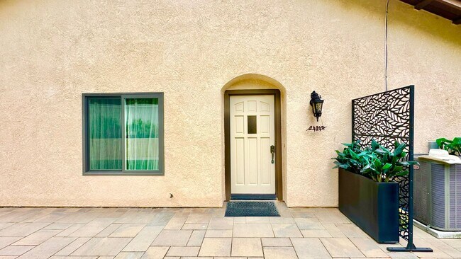 Building Photo - Beautifully Upgraded Single Story in the P...