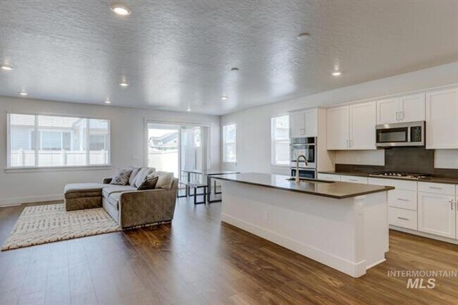 Building Photo - 4-bedroom, 2-bath with 3 car garage