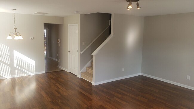 Foto del edificio - Wonderful 2br/2.5ba townhome near downtown...