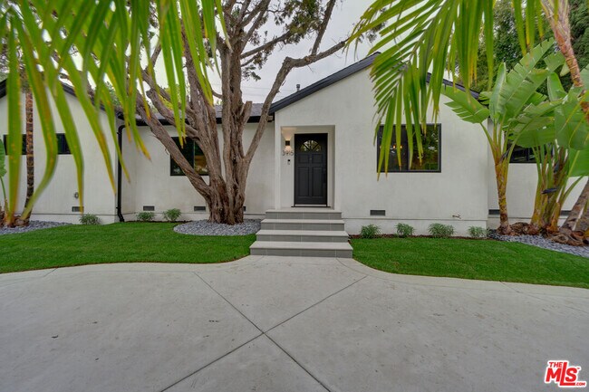 Building Photo - 3915 Coldwater Canyon Ave