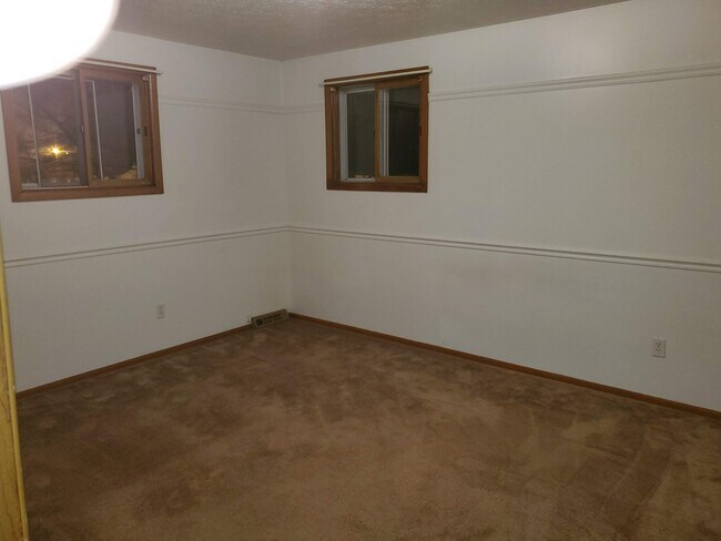Building Photo - 8217 Greenlawn Ave