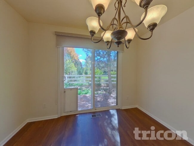 Foto del edificio - 1129 S Duquesne Cir