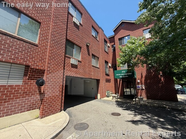 Building Photo - 373 Highland Ave