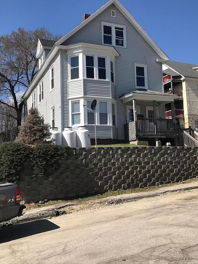 123 York St Rumford Me 04276 Apartments Rumford Me Apartments Com