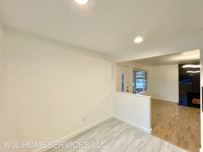Foto del edificio - 3 br, 1 bath House - 13706 90th Ave NE