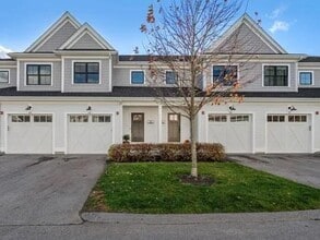 Building Photo - 10 Southfield Ln