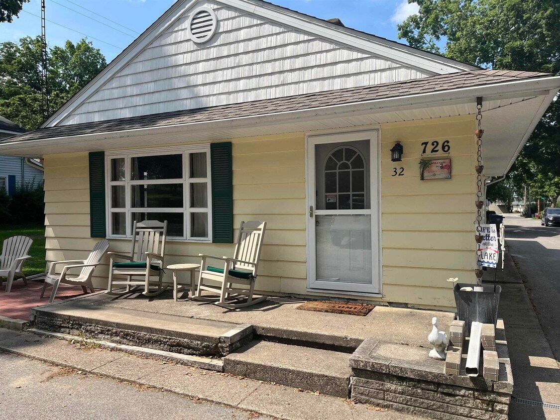 Primary Photo - 726 E Park St