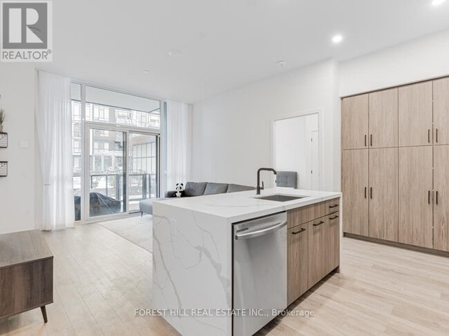 Building Photo - 415-415 Sea Ray Ave