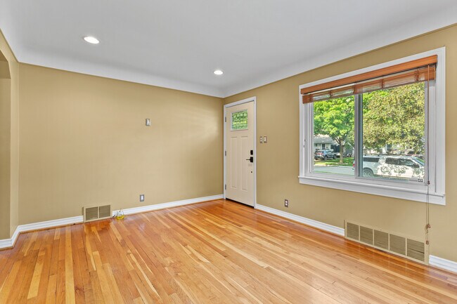 Foto del edificio - 3403 Woodland Ave