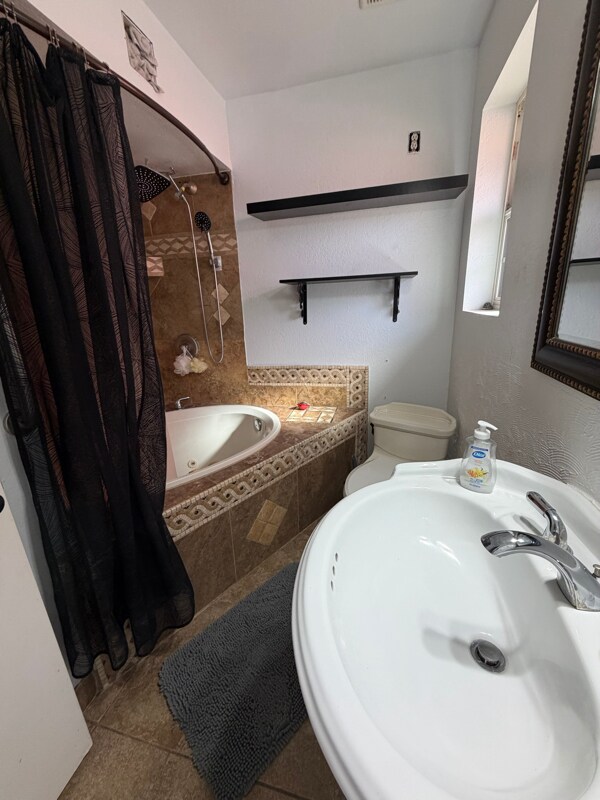 Foto del edificio - 6907 E Flossmoor Ave