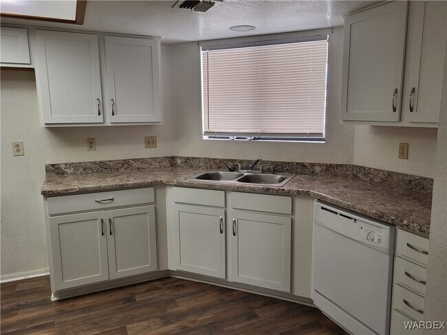 Foto del edificio - 2864 Country Club Dr