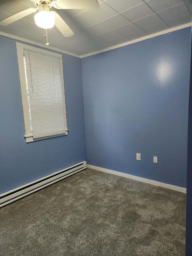 Dormitorio - 607-615 Main St