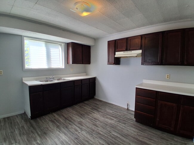 Foto del edificio - 930 N Bowman Ave
