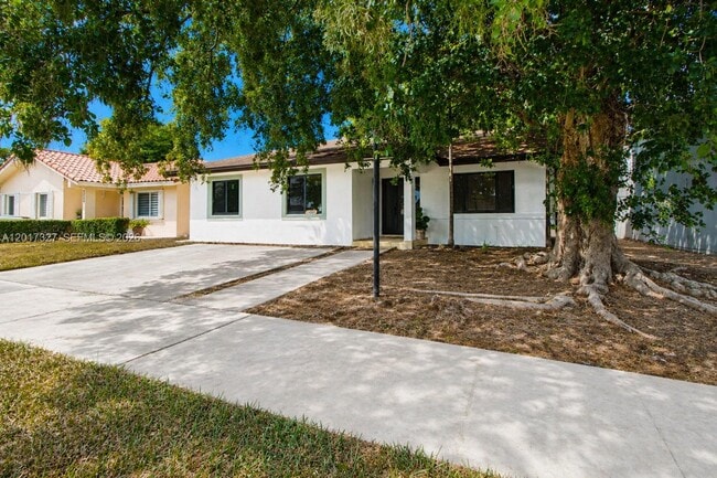 Building Photo - 10088 SW 143rd Ct