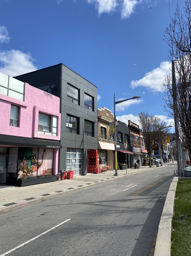 Photo du bâtiment - 782 St Clair Av W