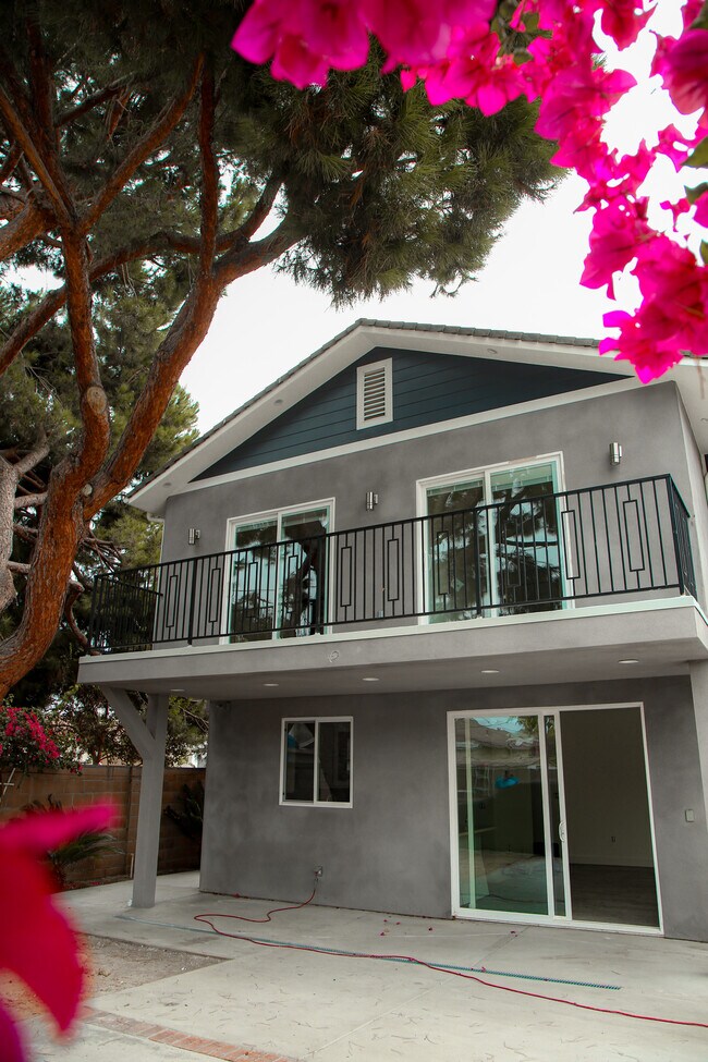 Foto del edificio - 11075 Emelita St