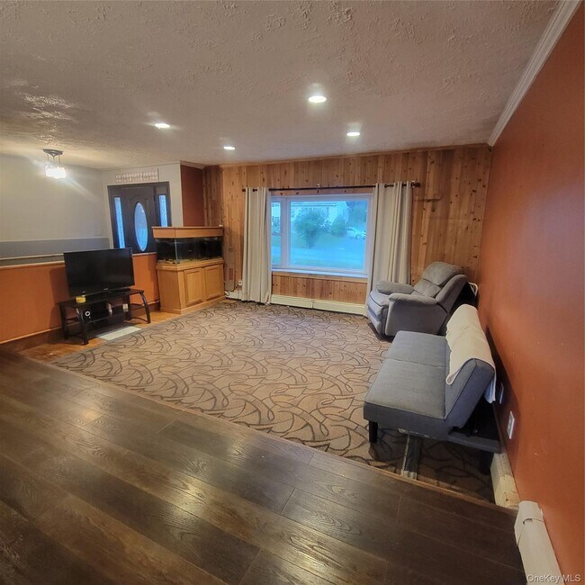 Building Photo - 13 Lakeview Dr