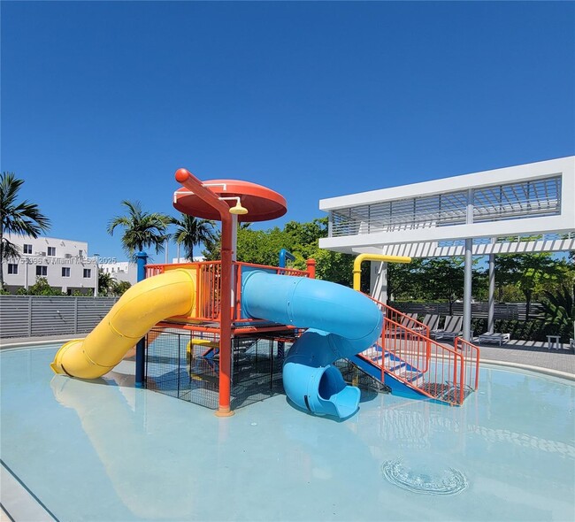Foto del edificio - 10440 NW 67th St