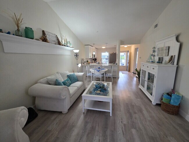 Foto del edificio - Updated full furnished 2/2 villa in great Safety Harbor location.