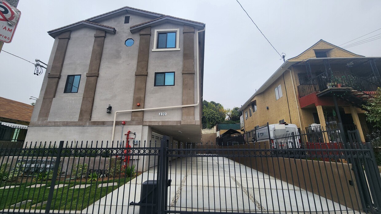 Primary Photo - 230 N Westlake Ave