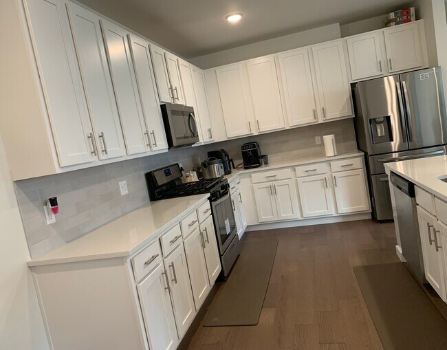 631 Lorhan Dr Unit 631, Piscataway, NJ 08854 Condo for Rent in