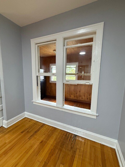 Building Photo - Midway