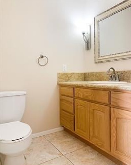 1/2 Bathroom - 600 W 9th St