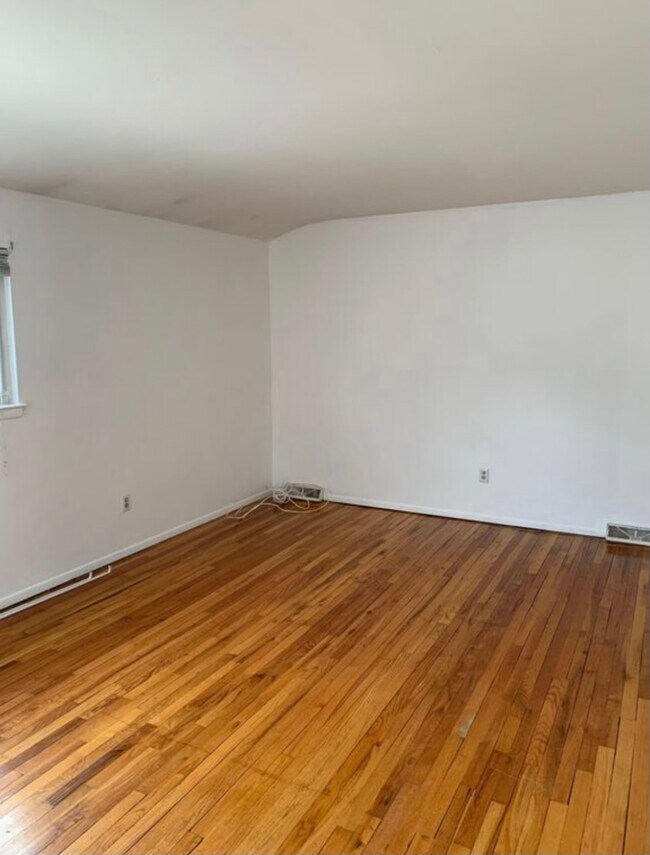 Building Photo - 762 Woolley Ave