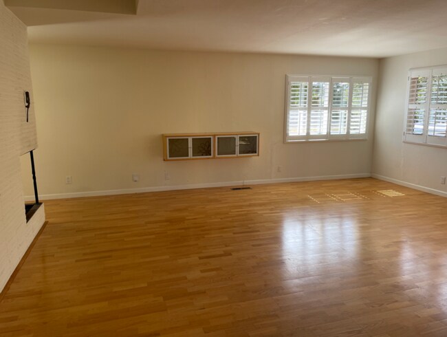 Building Photo - Charming Two Bedroom Pacific Grove Home