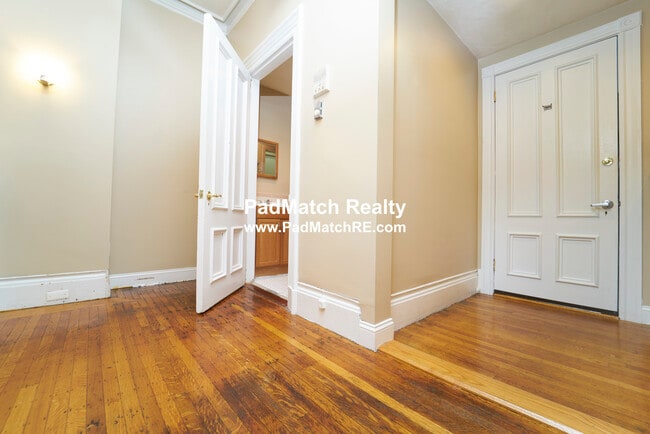 Building Photo - 217 Beacon St